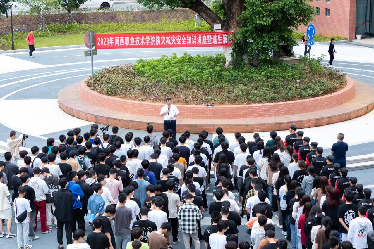 9bbb869ce1414668c76d6ee722e117f